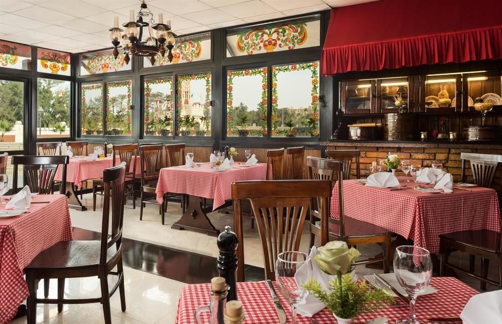 Sheraton Montazah Hotel Alexandria Exterior photo Interior of the restaurant