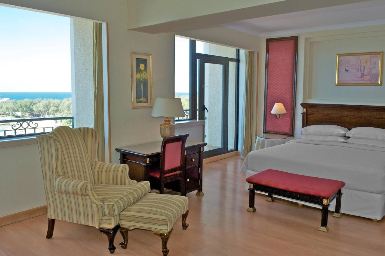 Sheraton Montazah Hotel Alexandria Exterior photo A room at the hotel