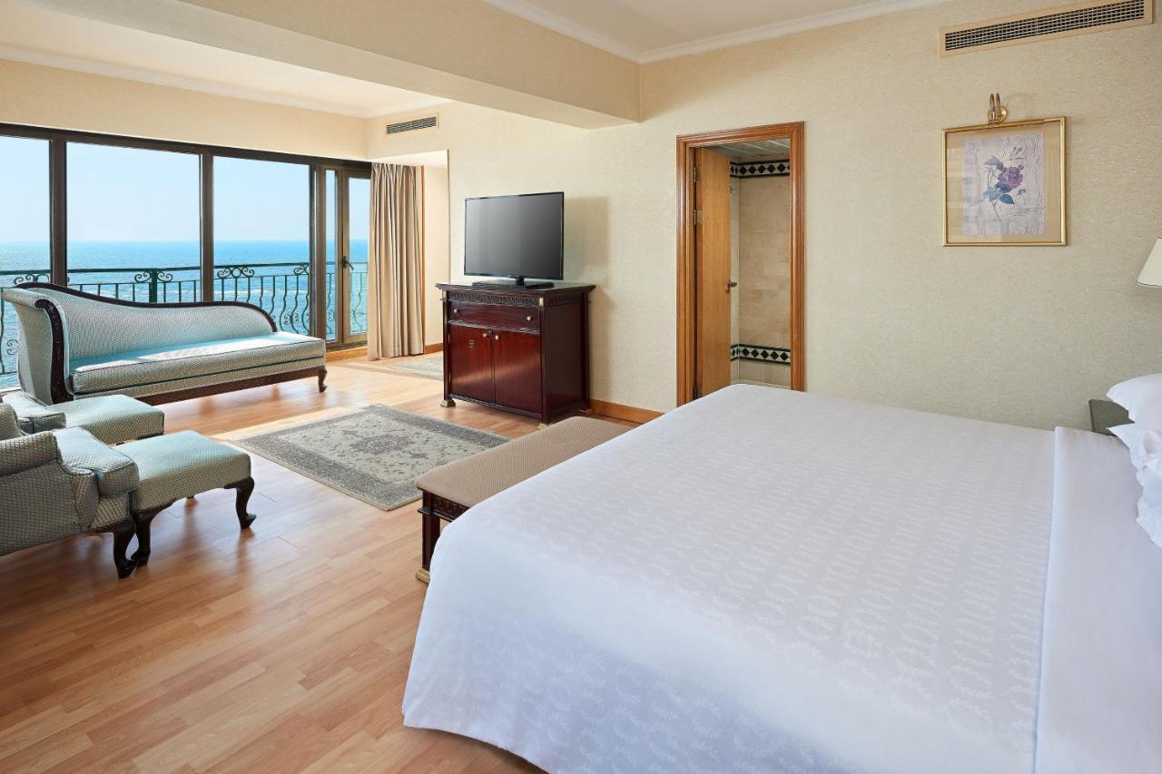 Sheraton Montazah Hotel Alexandria Exterior photo A room at the Taj Bengal