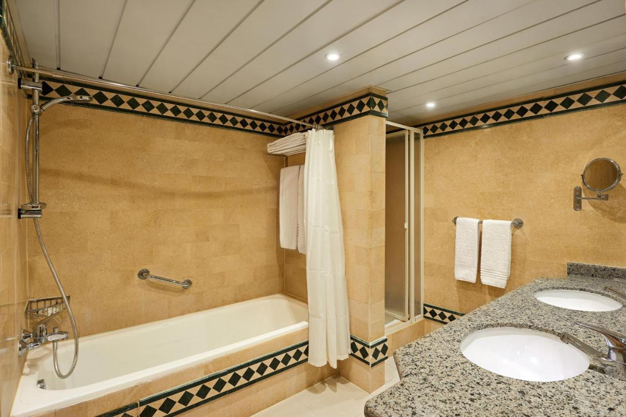 Sheraton Montazah Hotel Alexandria Exterior photo A bathroom with a shower curtain
