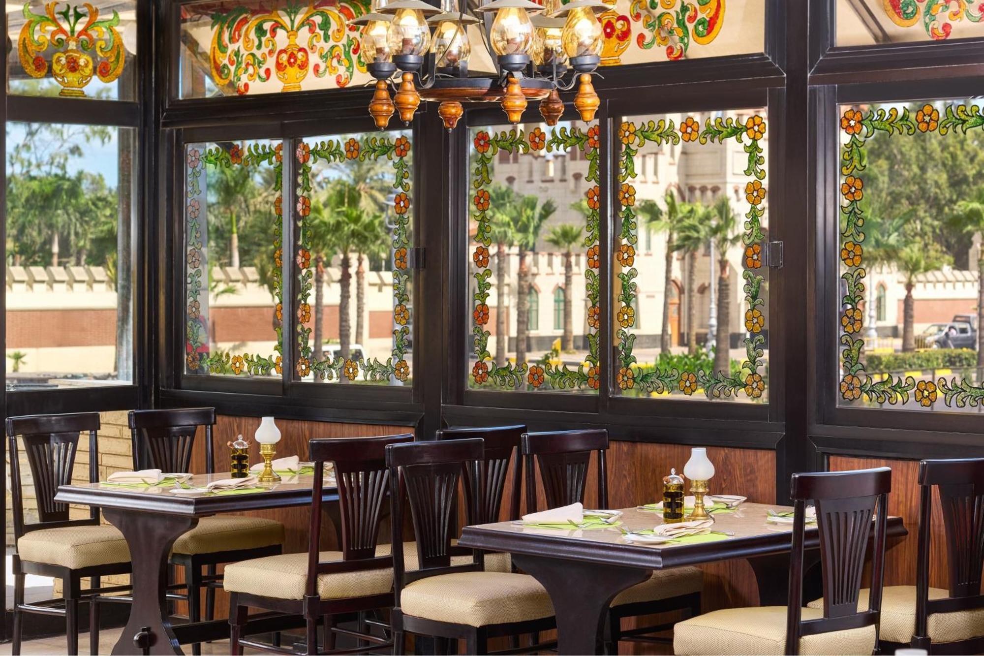 Sheraton Montazah Hotel Alexandria Exterior photo The interior of the restaurant
